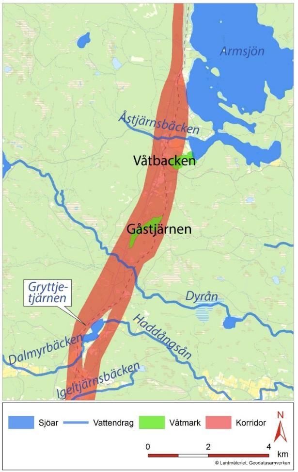 Figur 7.7-3. Sjöar och vattendrag (blå färg) för norra delen av etappen Tjärnvik-Njurrundabommen med fastställda miljökvalitetsnormer. Våtmarker inlagda i grön färg. Figur 7.7-4.