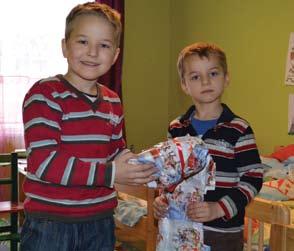 JULKAMPANJ JULKAMPANJ JULKAMPANJ LETTLAND - Ditt stöd till julkampanjen ger utsatta familjer möjligheten att kunna äta en julmiddag tillsammans. Den får barnaögon att tindra genom en julklapp.