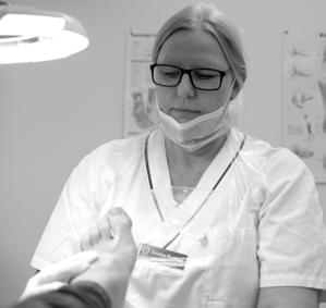 Läkaren ger behandling själv eller skickar remiss till annan specialist. Läkaren som är specialist i allmänmedicin har bred kompetens och möter patienter i alla åldrar och i livets alla skeden.