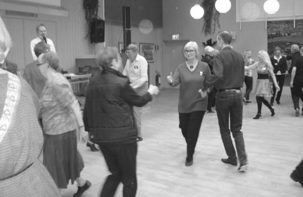 rolig eftermiddag. Den 1 mars var det dans i Brommasalen i Alvik. Micke Gerkman c a l l a d e Plus, A1, Plus, A2.