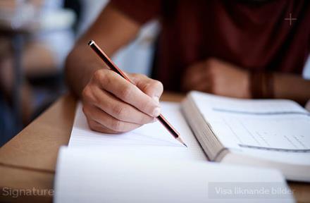 2 av 63 STOCKHOLMSENKÄTEN Stockholmsenkäten genomförs vartannat år på våren och vänder till sig elever i årskurs nio och gymnasiets årskurs två.