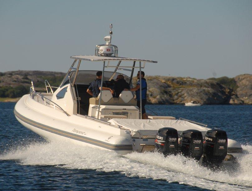 Tempest 1000 SWE En båt som gjord för härliga dagsutflykter. Tempest 1000 SWE ger näst intill obegränsat utrymme för trevligt umgänge ombord och är godkänd för upp till 20 personer.