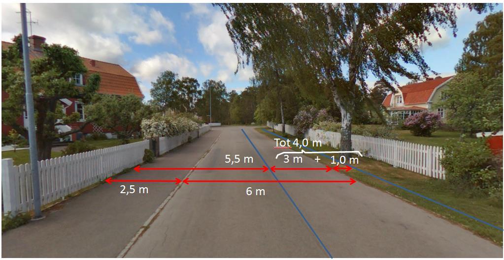 Samhällsbyggnadskontoret Tjänsteskrivelse 24(27) ingår breddning av östra trottoaren till en 4,0 m bred gång- och cykelbana, justering av gatans höjdrygg (mittpunkt), två upphöjda genomgående