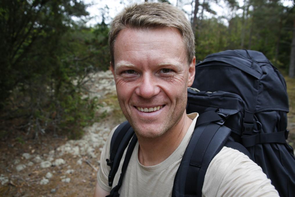 Niklas Kämpargård Vandra Blekingeleden Niklas Kämpargård har skrivit guideboken om att vandra Blekingeleden efter att i två år spenderat åtskilliga dagar och nätter längs ledens fascinerande