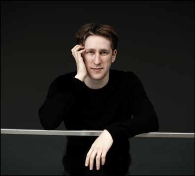 Joshua Weilerstein Den amerikanske dirigenten Joshua Weilerstein (född 1987), ställföreträdande ledare för New York Philharmonic Orchestra, växte upp i Boston i en synnerligen musikalisk familj.