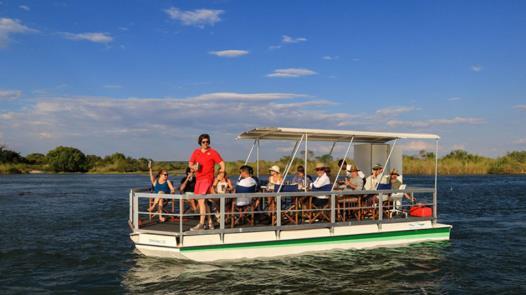 13 oktober Frukost serveras på lodgens veranda med utsikt över floden. Därefter står Zambezi National Park på programmet.