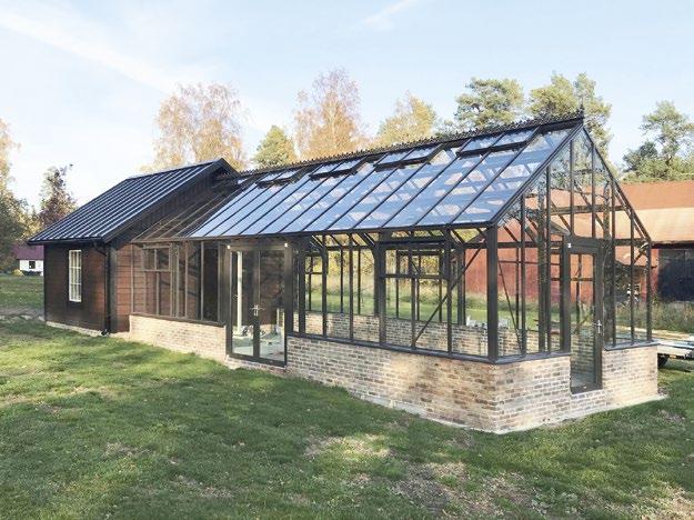 De inre aluminiumprofilerna i växthusen är konstruerade för att enkelt kunna hänga upp tillbehör som vägghyllor, taklampor, krukor och amplar. Varje profil kan belastas upp till 22 kg.