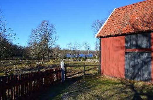 Stödrätter finns och följer fastigheten. Skog Fastigheten har en ny skogsbruksplan upprättad i mars 2019 av Gård & Skog.