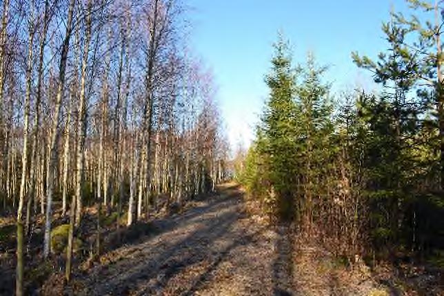 Försäljningssätt Fastigheten säljs genom skriftlig budgivning. Pris 2 700 000 kr eller högstbjudande.