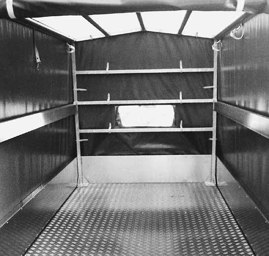 Ducato I Pritschenwagen Blachenverdeck I Stangenträger I Spoiler Blachenverdeck Stahlrohrgestell verzinkt, fest montiert 5 Längsrohre demontabel Je 1 Einstecklatte seitlich Blache Polyplan,