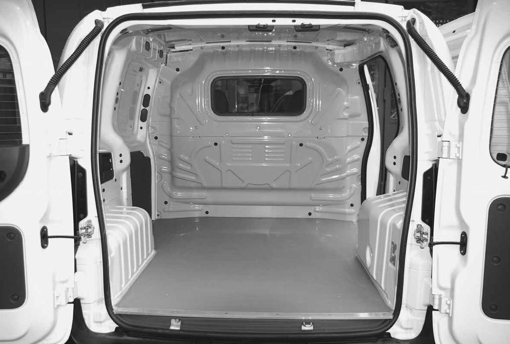 Fiorino I Kastenwagen/Combi Bodenverkleidung I Verkleidung im Laderaum I Trennwand I Sonderbestuhlung Bodenverkleidung Im Laderaum, fest eingebaut Original-Fahrzeugboden mit Rostschutzbehandlung Alle