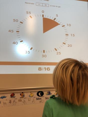 Vad är skillnaden på förskola och förskoleklass? Övergång till grundskolan. En annan läroplan, Lgr11, med ett speciellt kapitel för förskoleklassen. Varje skoldag startar 8.00/8.