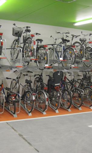 i och passerar igenom området via kopplingen från söder till parken i norr.
