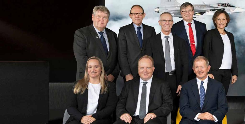Styrelse Stående från vänster: Bert Nordberg Ledamot av styrelsen sedan 2016 Ledamot i Saabs ersättningsutskott Född 1956 Ingenjör Aktier i Saab: 10 625 Styrelseordförande i Vestas Wind Systems A/S