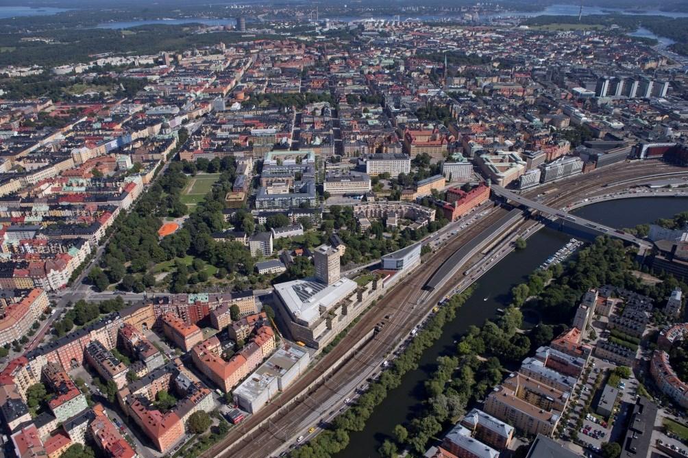 Sida 3 (10) Stadsbyggnadskontoret anser att båda alternativen bevarande och nybyggnation liksom rivning och nybyggnation bör studeras vidare i det fortsatta planarbetet.