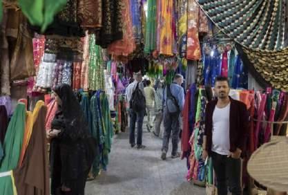 Andra arter här är turkestantörnskata, sjungande kalanderlärka, spelande vaktel och fältpiplärka. Lokal basar i Shiraz. Färgprakt. Foto: Per Hill Skådning & kultur. Cyrus den stores grav.