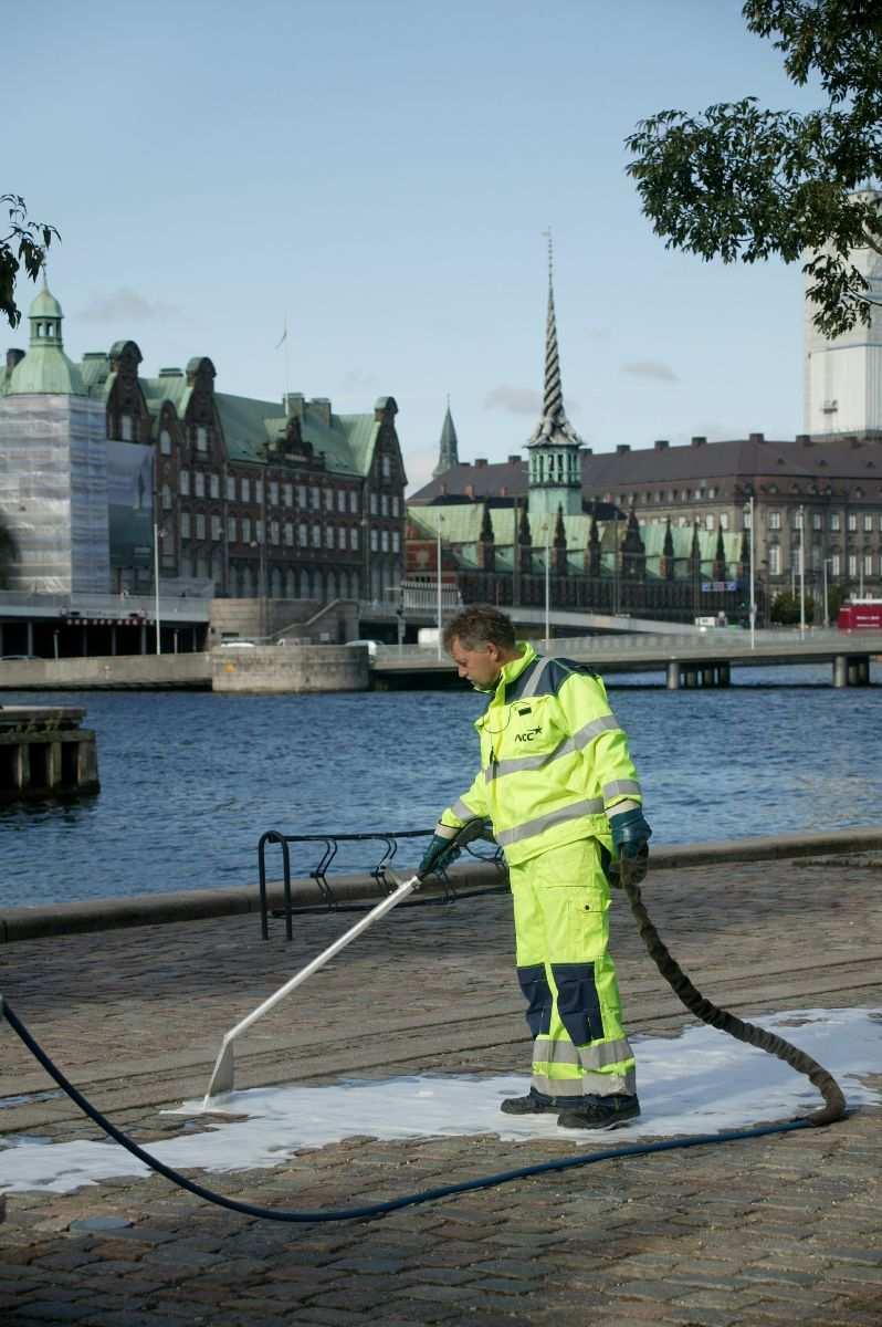 DELÅRSRAPPORT JANUARI SEPTEMBER, 2012 7 Roads MARKNADENS UTVECKLING Efterfrågan på stenmaterial minskade i det tredje kvartalet medan efterfrågan på asfalt var oförändrad jämfört med föregående år.