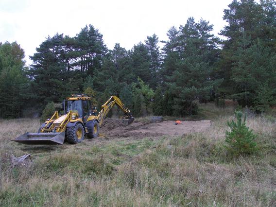 Utredningen beställdes av Länsstyrelsen i Västmanlands län, som även bekostade utredningen med medel ur anslaget 28:26/2007, insatsområde 8, åtgärdstyp 8.1.