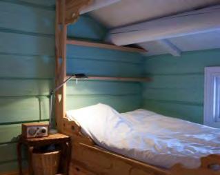 Vi bor i en stuga för 7 personer (vilket innebär att vi har gott om utrymme) mitt uppe på Dovrefjell med naturen precis runt husknuten. Stugan har 7 stycken sovplatser.
