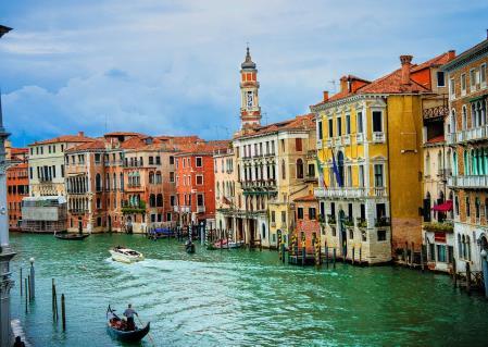 Namn: Venedig Professionell Antal: Ca 10-24 personer Resmål: Venedig Datum: Guide: Martin Schibli Venedig En resa till alla som arbetat med konst och kultur i stora eller små organisationer.