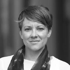 Cecilia Ohlausons akademiska bakgrund är inom ekotoxikologi rörande biocider och hon har en doktorsexamen i miljövetenskap.