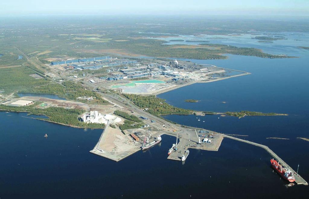 Röyttä hamn och farledens början. På projektområdet finns två ryssjfiskeplatser väster och söder om Kuusiluoto. Fiske med fasta nät förekommer dock huvudsakligen nordost om området.