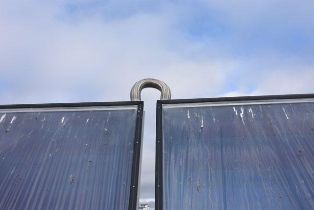 8 Systemuppbyggnad av solcellsinstallationer Solfångare kontra solceller Solfångare och solceller för elproduktion monteras vanligen på tak, och kan vara förvillande lika varandra.