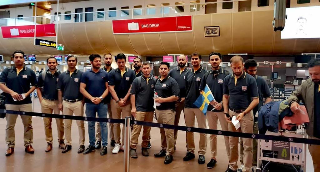Figur 7. Det svenska landslaget i Arlanda på väg till VM-kval i Nederländerna.