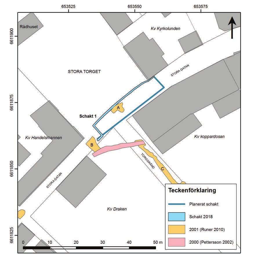 Vid en arkeologisk undersökning längre västerut i Stora Gatan (ej synligt i figur) kunde hela den medeltida gatans bredd undersökas i plan i samband med att gatan renoverades.