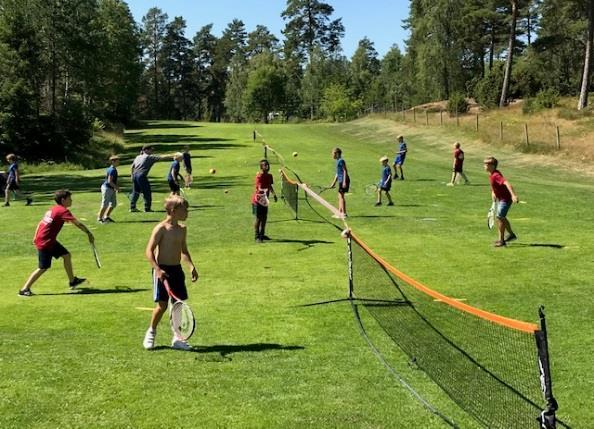 samtidigt. Campen har inga krav på varken prestation eller resultat. Däremot läggs stor vikt vid att vara en god idrottskompis och ställa upp för varandra.