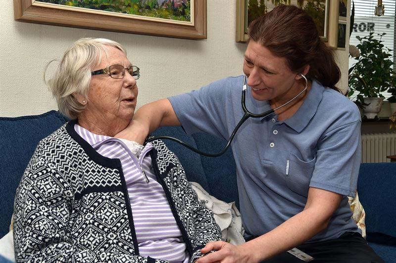 är även en konsultverksamhet frågor från läkare eller sjuksköterska i hemsjukvård, primärvård eller SÄBO Patienter 65 år där behov