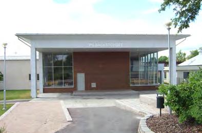 Husens souterrängvåning och de nedre trädgårdarna är privata.