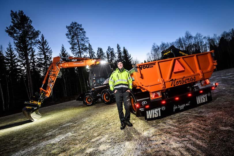 En ZX145W, i övrigt fyra ytterligare grävare, en lastbil, en hjullastare.