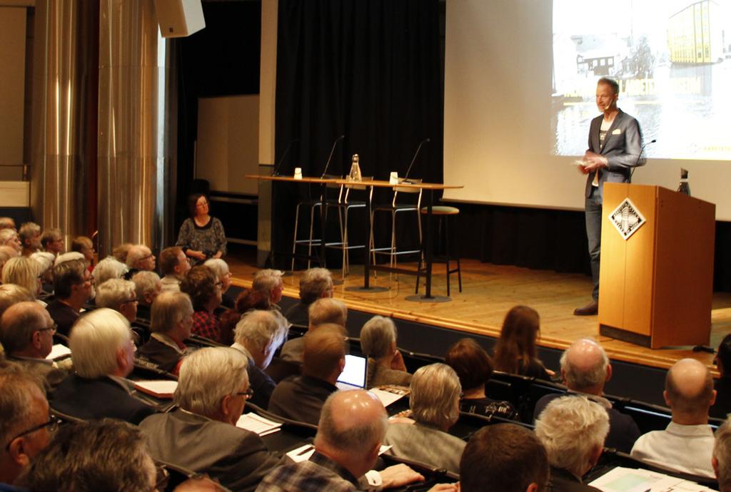 2:4 Museidagar med årsmöte Fredag den 13 april Museidagarna inleddes med att vi medlemmar registrerades samtidigt som vi fick en välbehövlig morgonfika, och en praktisk genomgång av Erika Grann.