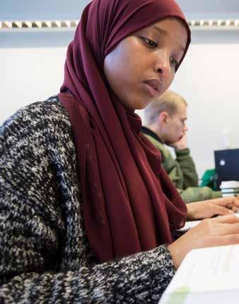 Fysik 2, 100 poäng Kurskod: FYSFYS02 Fysik 2 bygger på kursen Fysik 1a, kursen Fysik 1b2 eller motsvarande kunskaper. Kursen ger dig fördjupade kunskaper i ämnet.
