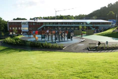 SOMMARHEMSSKOLAN F 6 350 elever STENBACKESKOLAN FRISTÅENDE F 9 155 elever Välkommen till vår nybyggda skola! Vi erbjuder eleverna en trygg och väl genomtänkt arbetsmiljö med hög standard.