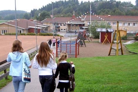 BOKENÄS SKOLA F 6 205 elever DALABERGSSKOLAN F 5 300 elever Välkommen till vår trivsamma skola! Hos oss möter du en stabil personalgrupp med ett väl fungerande samarbete.