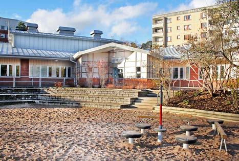 Skolan ställer höga krav på både elever och personal och vi arbetar aktivt med respekt; respekt för dig själv, respekt för andra samt respekt för din omgivning.