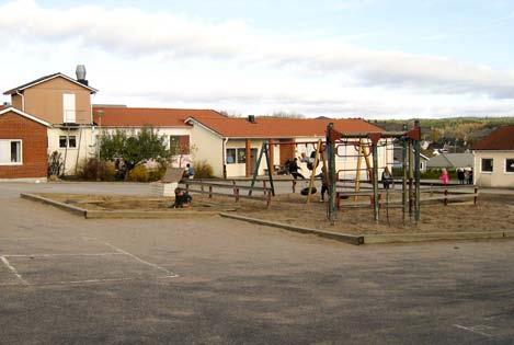 HERRESTADSSKOLAN F 6 440 elever HOGSTORPS SKOLA F 6 145 elever Herrestadsskolan har en mycket engagerad och kompetent personal med lång samlad erfarenhet.