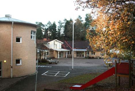 RAMNERÖDSSKOLAN F 6 SANDERSDALSSKOLAN F 5 275 elever För oss är skolan en fantastisk plats där eleverna känner glädje, trygghet och lust att lära.