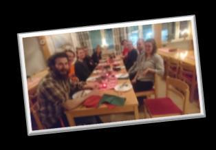 Deltagarantalet har varierat mellan 15-56 vuxna och 2-22 barn. Vi har lagat olika maträtter eller köpt pizza. Fredagsmiddagarna har avslutats med andakt och ibland nattvard.