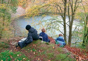 ungdomsgruppen Gaudium i Kropps kyrka tillsammans med unga ledare.
