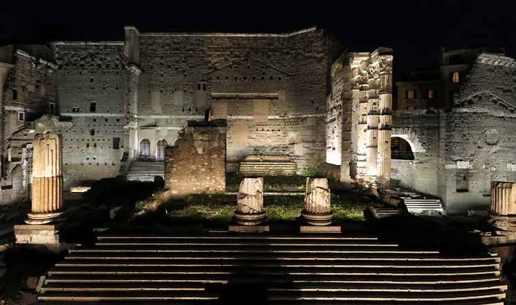 Public Vad LED-ljus kan åstadkomma vid belysning av historiska monument och offentliga platser visas av den nya belysningen av kejsarforumen i Rom.