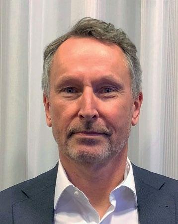 Peter har mer än 15 års erfarenhet från hälso- och sjukvårdssektorn på ledande positioner i olika företag. Han har varit medlem i koncernledningen i Capio AB och Proffice AB.