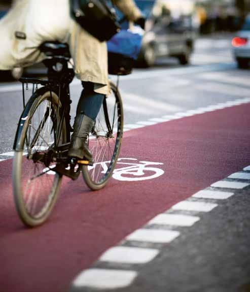 VISION FÖR ATT FÅ FLER ATT CYKLA I SVERIGE Allt fler använder cykel eller moped som transportmedel.