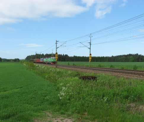 Trafi ken med persontåg är fördelad med 42 tåg i regional/intercit trafi k, 32 tåg i snabbtågstrafi k och sex tåg i nattågstrafi k. Regional-/Intercittågen stannar i Alingsås och Vårgårda.