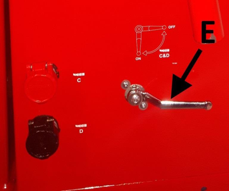 genom att koppla dess hydraulslangar i snabbkopplingarna A (röd) och B (svart) (Bild 9). Snabbkopplingarna (bild 11) används med manöverspak B. Obs!
