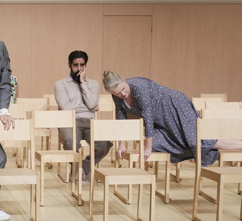Benjamin Moliner, Evin Ahmad, Lena B Nilsson, Ardalan Esmaili, Kardo Razzazi och Elisabeth Göransson i»prat och människor«fotograf: EACH AND OTHER På Lilla Scenen och i foajén möts teater, dans,