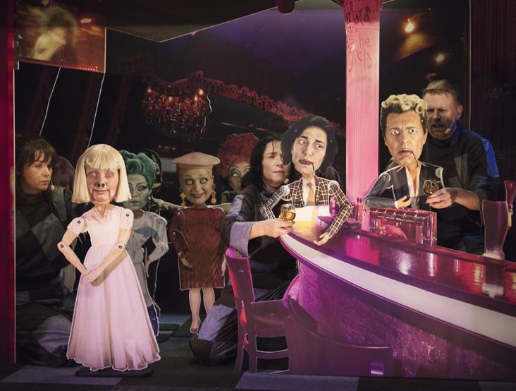 Malin Morgan, Andrea Edwards och Pelle Grytt i»doktor Faustus«FOTOGRAF: NADIM ELAZZEH»Ahhhh - helt underbart! Och vilket manus! Bra bra bra!«publikröst om Folkteatern»Tack! En fantastisk rolig kväll!