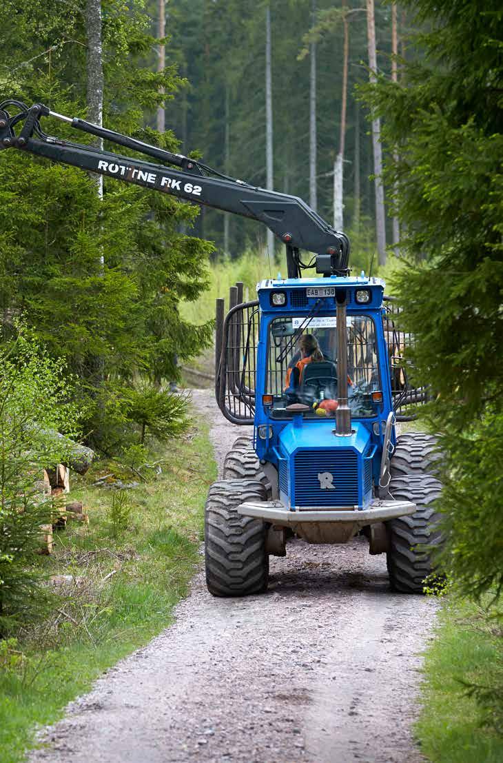 Du som läser skogsmaskinservice får lära dig att underhålla och reparera skogsmaskiner.